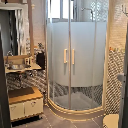 Apartamento Con 1 Dormitorio, 3 Personas Con Vistas *